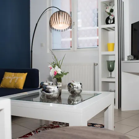 Au Rez-de-chaussee Nichee En Plein Centre D'arras Apartament Arras