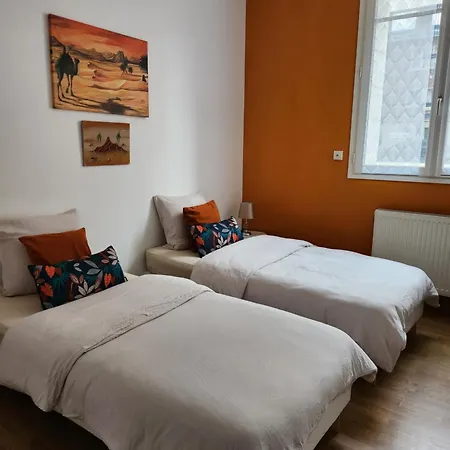 Au Rez-de-chaussee Nichee En Plein Centre D'arras Apartament