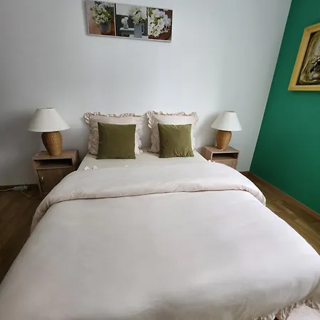 Au Rez-de-chaussee Nichee En Plein Centre D'arras Apartamento